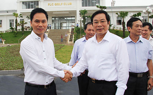 Bộ trưởng Nguyễn Bắc Son chúc mừng FLC đã có được những thành công bước đầu đối với dự án Sầm Sơn FLC.<br>