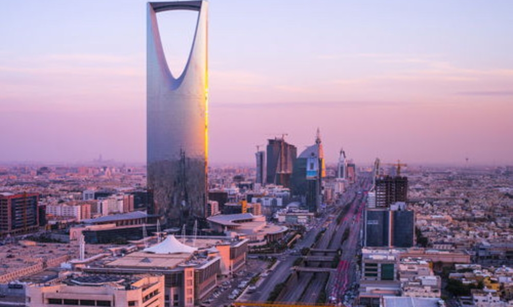 IMF ước tính thâm hụt tài khóa năm 2015 của Saudi Arabia ở mức khoảng 20% GDP, đồng thời khuyến nghị Saudi Arabia giảm mạnh chi tiêu trong những năm tới để tránh tình trạng nợ nần. Còn nếu không, quốc gia này sẽ lâm vào tình cảnh cực kỳ khó khăn về tài chính.<br>