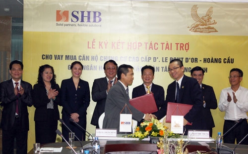 Lễ ký hợp tác giữa SHB và Tân Hoàng Minh vào cuối tuần qua.<br>