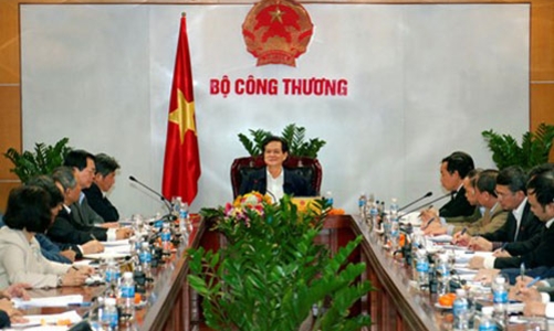 Thủ tướng họp liên bộ, bàn ứng phó giá dầu giảm