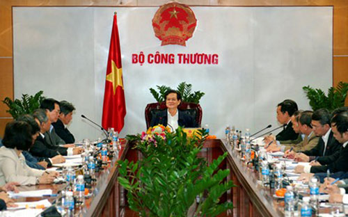 Thủ tướng cho biết, theo tính toán thì mức hụt thu ngân sách không đáng lo ngại như dự báo trước đây, kể cả kịch bản giá dầu thế giới xuống mức 40 USD/thùng. 