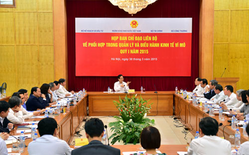 Chủ trì cuộc họp chiều muộn 30/3, Thủ tướng nhấn mạnh rằng, hiện nay chưa có căn cứ để điều chỉnh tỷ giá, chưa có cơ sở để giảm giá VND.<br>