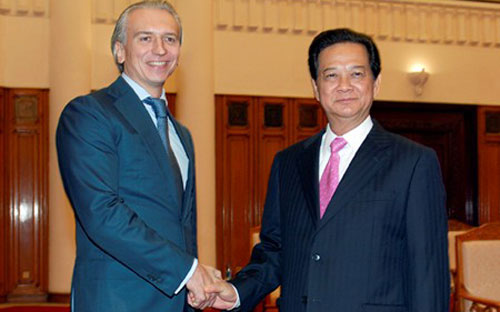 Thủ tướng Nguyễn Tấn Dũng tiếp Chủ tịch Gazprom Neft chiều 14/11.<br>