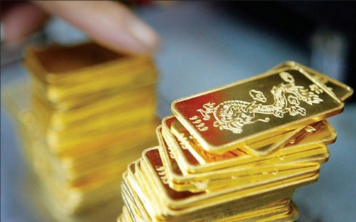 Những ngày qua, dư luận nói nhiều về năng lực yếu kém trong chuyển đổi vàng “phi SJC” sang vàng SJC, khiến người dân phải “bán đổ bán tháo” vàng các thương hiệu khác như giá vàng nguyên liệu để chuyển đổi sang SJC, gây thiệt hại không nhỏ.