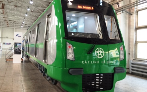 Tàu mẫu mô phỏng tỷ lệ 1/1 về hình dáng kết cấu, nội ngoại thất, trong quá trình tiếp thu ý kiến và trong chế tạo sản xuất đoàn tàu sẽ cập nhật một vài chi tiết cho phù hợp hơn. <br>