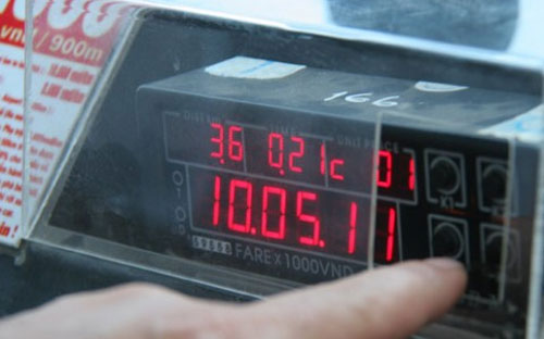 Trước chỉ đạo của Bộ Giao thông Vận tải, đến thời điểm này, một số doanh
 nghiệp vận tải từng tăng giá cước theo thị trường nguyên liệu đã chủ 
động đề xuất giảm giá, đặc biệt là các hãng taxi.<br>