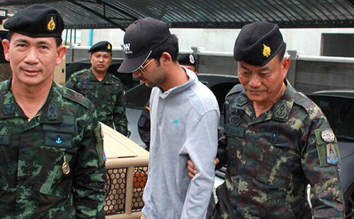 Sau khi nghi phạm bị bắt giữ, 6 cảnh sát ở đồn cảnh sát tỉnh Sa Kaeo đã bị tạm ngừng chức vụ bởi đã không kiểm soát được người nhập cư - Ảnh: Bangkok Post.<br>