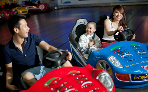 Cũng đúng vào 9h30 ngày 19/10/2014, lễ khai trương Thiên đường mua sắm và giải trí mới Vincom Center Hạ Long sẽ được tổ chức.