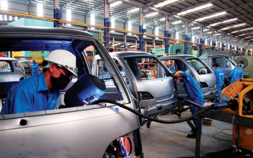 Ngành công nghiệp chế biến chế tạo, một số ngành sản xuất có tốc
 độ tăng 7 tháng so với cùng kỳ cao gồm: Sản xuất sản phẩm điện tử, máy 
tính và quang học tăng 34,9%; sản xuất xe có động cơ (21,2%).
