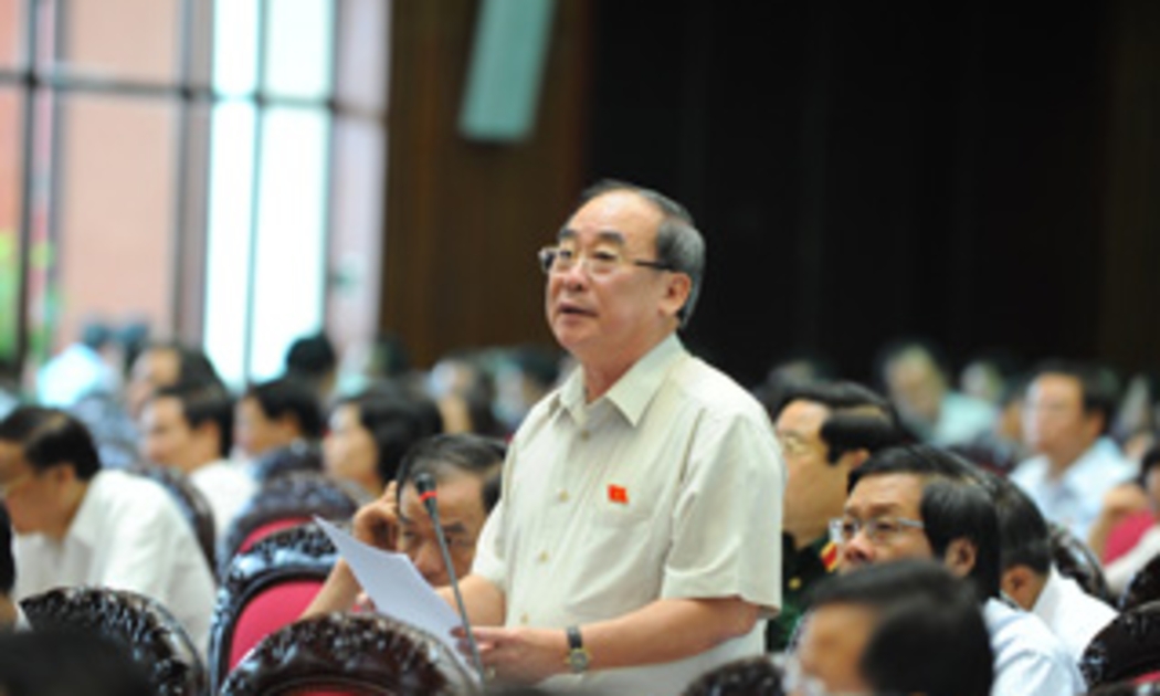 Đại biểu Trần Ngọc Vinh, một trong những đại biểu ủng hộ việc tăng thực quyền cho hội đồng nhân dân các cấp.<br>