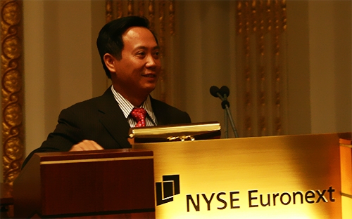 <font face="Arial, Verdana" size="2">Ông Trần Văn Dũng phát biểu tại lễ ký thỏa thuận hợp tác (MOU) giữa hai s<font size="2">ở giao d<font size="2">ịch ch<font size="2">ứng kho<font size="2">án </font></font></font></font>HNX và NYSE Euronext.</font>
