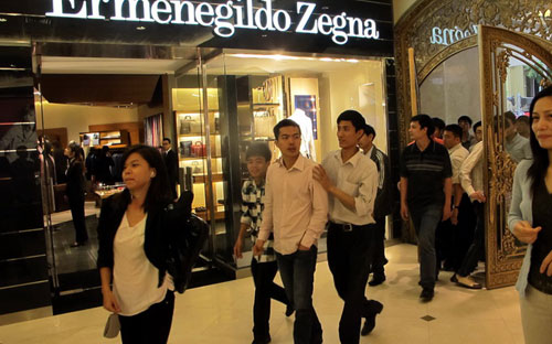 Nhiều khách hàng trước đây tìm đến Tràng Tiền Plaza chỉ vì thú tò mò và các chương trình "xem hàng miễn phí".<br>