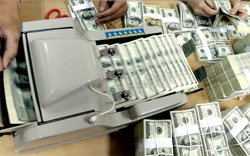 Ngày 27/3 vừa qua, đồng hồ nợ công thế giới của tạp chí The 
Economist đã điểm nợ công của Việt Nam vượt con số 80 tỷ USD, với tổng 
dư nợ cả năm tăng 11,2%, chiếm 48% GDP.