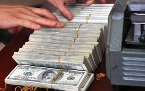 Sau khi giảm mạnh trong tuần qua, sáng nay, tỷ giá bình quân liên ngân 
hàng tiếp tục giảm mạnh xuống chỉ còn khoảng 21.242 - 21.246 VND, nằm 
sâu dưới mức Sở Giao dịch định hướng mua