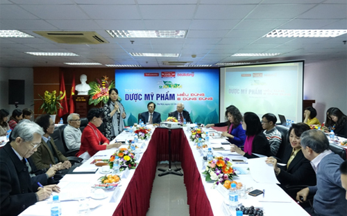 Tọa đàm truyền thông “Dược mỹ phẩm: Hiểu đúng &amp; Dùng đúng” do ấn phẩm Tư vấn Tiêu và Dùng (Thời báo Kinh tế Việt Nam)&nbsp;tổ chức, diễn ra tại Hà Nội ngày 13/1/2017 vừa qua.