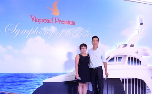 Vingroup hoàn toàn tự tin vào tiềm năng khai thác du lịch khi đưa ra 
chính sách cam kết mức lợi tức tối thiểu 8%/năm trên tổng giá trị biệt 
thự cộng biên độ trượt giá của đồng tiền đầu tư.