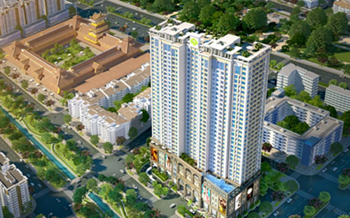 Lucky Palace, nổi bật với ba mặt tiền đường ngay giữa trung tâm Chợ Lớn. 