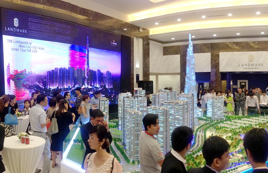 Chương trình giới thiệu căn hộ Vinhomes Central Park cho khách hàng Hàn Quốc diễn ra ngay tại showroom căn hộ mẫu.