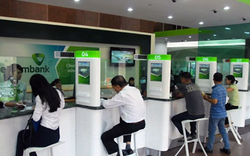 Lãi suất huy động VND các kỳ hạn ngắn của Vietcombank đã xuống sâu dưới mức trần quy định của Ngân hàng Nhà nước.