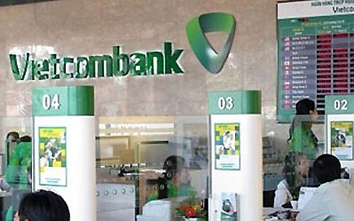 Sau chính sách thu phí rút tiền nội mạng, khách hàng tiếp tục chịu phí chuyển khoản nội mạng.