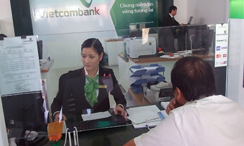 Ngân hàng hạ lãi suất trước mùa cao điểm