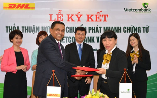 Lễ ký thỏa thuận hợp tác giữa Vietcombank với DHL - VNPT.<br>