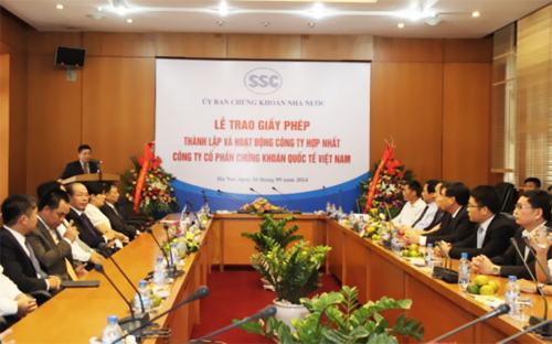 Vốn điều lệ của công ty hợp nhất là tổng cộng nguồn vốn chủ sở hữu còn lại của hai công ty trước đó.