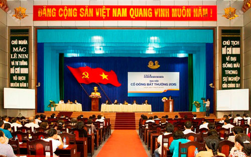 Là ngân hàng đại chúng, có trên 500 cổ đông, nhưng diễn biến đại hội đồng cổ đông bất thường của VNCB không được phản ánh trên báo chí.<br>