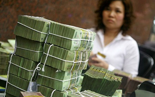 Do tình hình sản xuất tiếp tục đình trệ nên Ngân hàng Nhà nước cũng chưa mạnh tay thắt chặt tiền tệ.