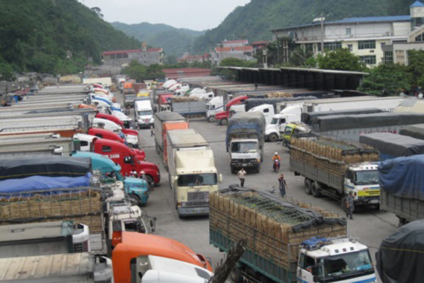 Hàng hóa xuất đi Trung Quốc tại một cửa khẩu phía Bắc.<br>