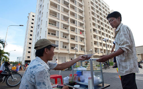 Nếu toàn hệ thống mà trước mắt là 4 ngân hàng thương mại nhà nước cung 
thêm khoảng 20 - 40 nghìn tỷ đồng cho bất động sản thì dư nợ cho vay bất
 động sản/tổng dư nợ sẽ vượt quá mức khống chế hiện nay của Ngân hàng 
Nhà nước đối với các tổ chức tín dụng - Ảnh minh họa. 