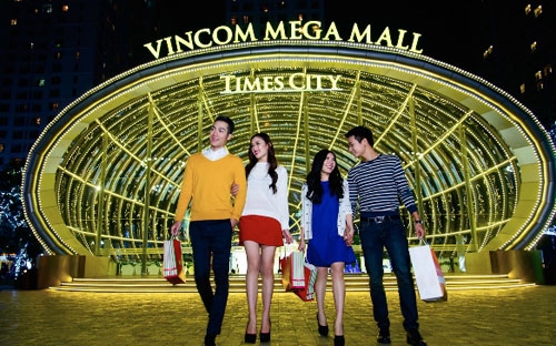 Các khách hàng khi mua sắm tại các trung tâm thương mại Vincom trên toàn
 hệ thống có tổng giá trị các hóa đơn cộng gộp trong ngày từ 1 triệu đến
 1,5 triệu đồng trở lên sẽ được tham gia chương trình khuyến mại "Xuân 
rộn ràng - Ngàn quà vui" qua trò chơi “Bịt mắt bắt may mắn”.