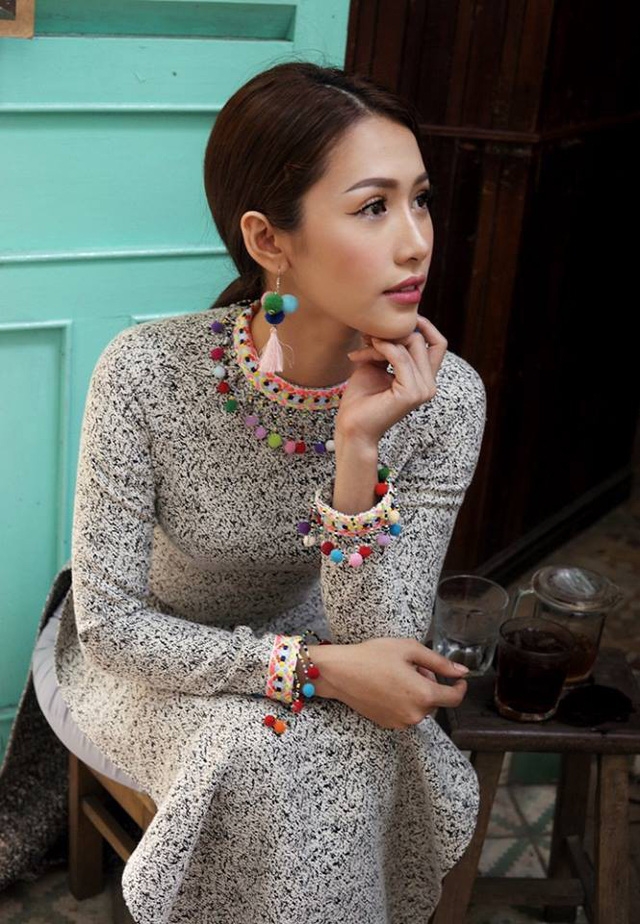 Đón Tết với những mẫu áo dài kiểu “Cô Ba Tân Thời” - Ảnh 1.