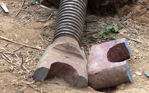 Theo Bộ trưởng Đinh La Thăng, nguyên nhân ban đầu của vụ tai nạn sập cầu treo Chu Va 6 là do thi công ắc neo ẩu, sai thiết kế.<br>