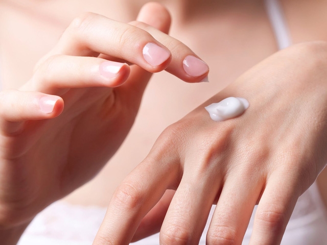 Bí quyết để có một đôi tay mềm mại - Ảnh 3.