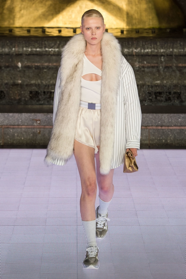 BST Xuân - Hè 2020 của Alexander Wang: nước Mỹ quá khứ và tương lai - Ảnh 11.