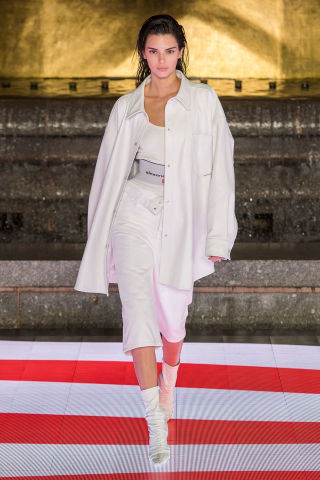 BST Xuân - Hè 2020 của Alexander Wang: nước Mỹ quá khứ và tương lai - Ảnh 19.