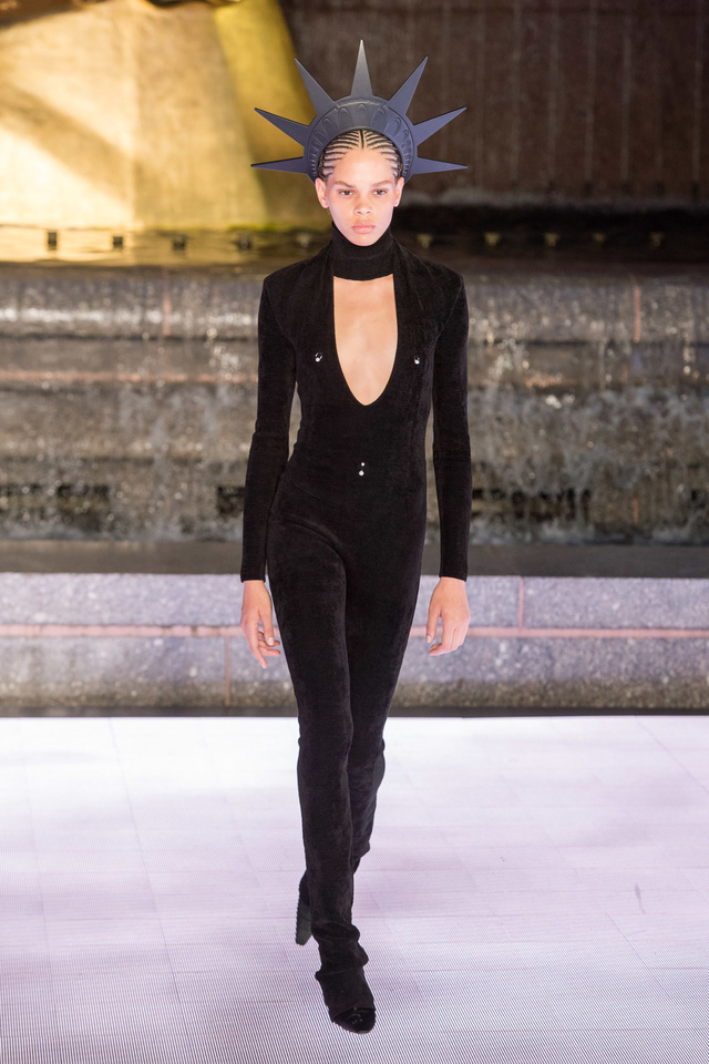 BST Xuân - Hè 2020 của Alexander Wang: nước Mỹ quá khứ và tương lai - Ảnh 5.
