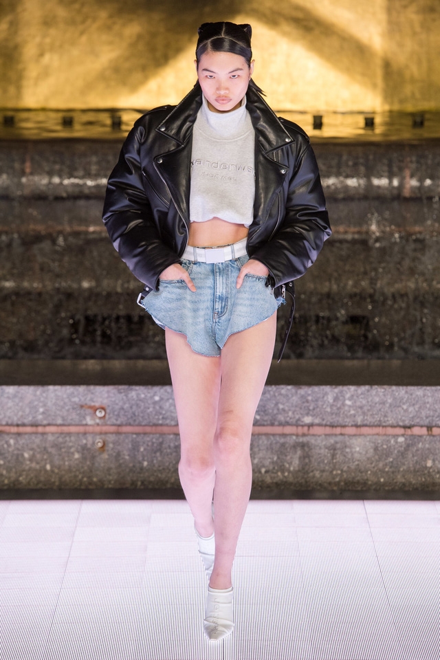 BST Xuân - Hè 2020 của Alexander Wang: nước Mỹ quá khứ và tương lai - Ảnh 8.