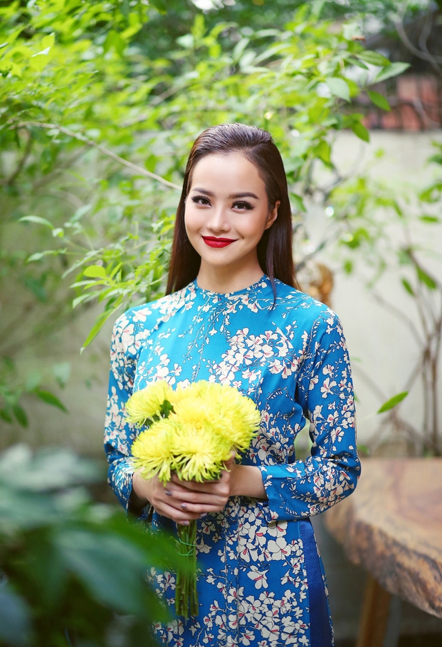 MC Kiều Ngân & Đóa hoa xuân ngời lên màu hy vọng - Ảnh 1.