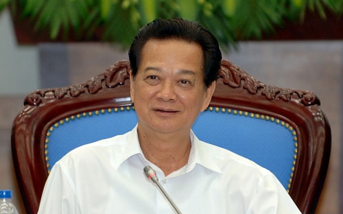 Đối với tái cơ cấu ngân hàng thương mại, người đứng đầu Chính phủ yêu 
cầu triển khai với tinh thần dứt khoát, dứt điểm trong việc tái cơ cấu 
các ngân hàng yếu kém gắn với giải quyết nợ xấu.