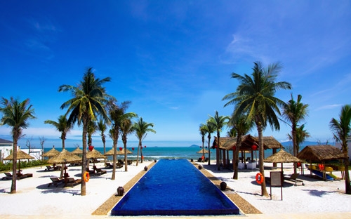 Đặt gói khuyến mại Family Fantastic Summer ngay hôm nay để trải nghiệm 
đỉnh cao của sự sang trọng và tận hưởng mùa hè sống động cùng Sunrise 
Hội An Beach Resort.
