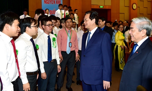 Nhà khoa học “chưa được tin và thiếu tài chính”