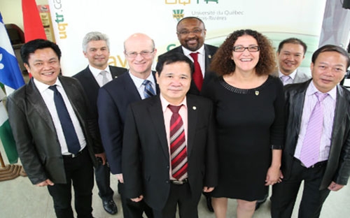 Trường Đại học Thương mại và trường Đại học Quebec họp báo tại Canada. Nguồn: P.Gervais/Daniel Jalbert.