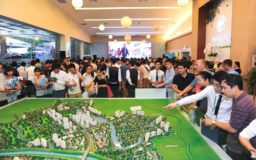 Khu nhà phố thương mại có diện 
tích trung bình từ 90 - 110m2, trong đó diện tích kinh doanh 
42m2. Giá bán khởi điểm chỉ từ 2,5 tỷ/căn, bao gồm VAT, giá trị quyền sử
 dụng đất và xây dựng.<br>