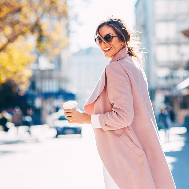 10 chiếc áo khoác màu hồng sẽ làm bừng sáng mùa đông - Ảnh 3.