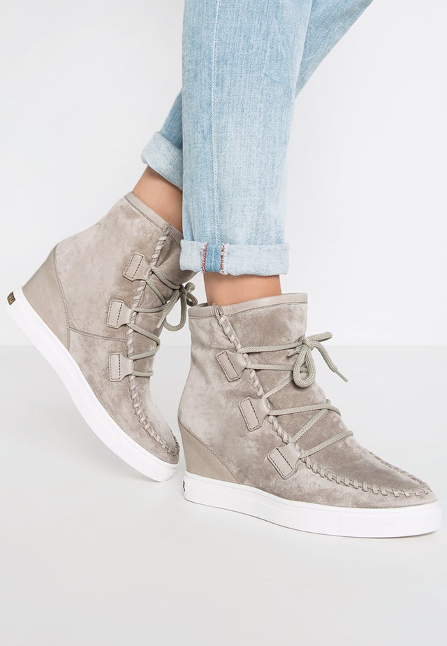 Chọn ankle boots phù hợp với từng dịp quan trọng - Ảnh 8.