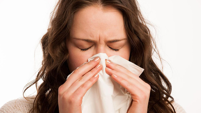 Tự bảo vệ bản thân khi đi làm trong mùa cúm - Ảnh 1.