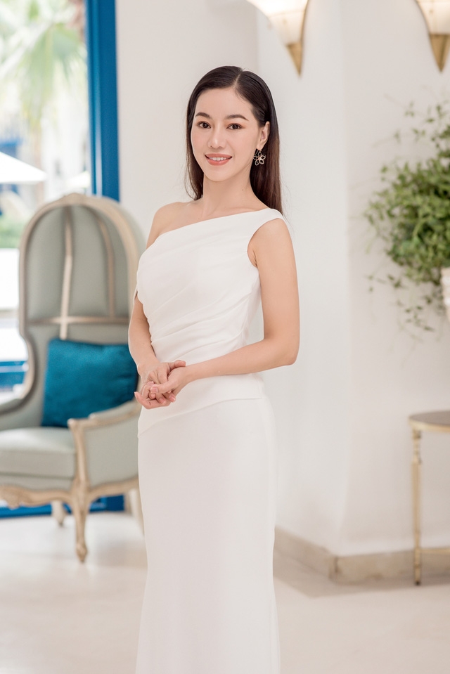 Ngắm nhan sắc lộng lẫy của Ban giám khảo Hoa khôi Du lịch Đà Nẵng 2021 - Ảnh 2.