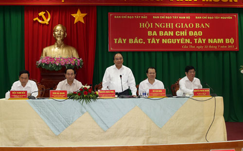 Bộ trưởng Bộ Công an Trần Đại Quang - Trưởng ban Chỉ đạo Tây Nguyên đưa 
ra một số giải pháp để xử lý những vấn đề liên quan tới an ninh biên 
giới như: đẩy nhanh tiến độ phân giới cắm mốc giữa Việt Nam và 
Campuchia, tăng dày cột mốc với Lào.<br>